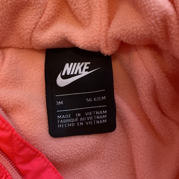 NIKE // - Picture 4 of 4